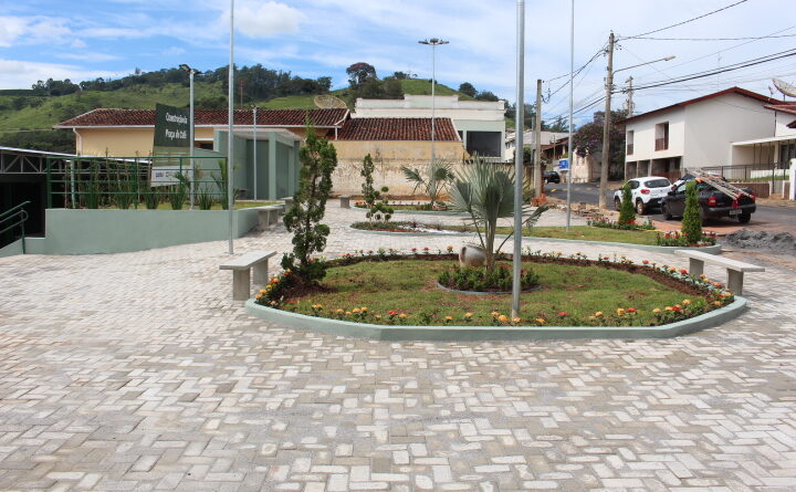 Praça do Vale da Grama está em fase final