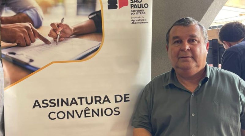 Município é contemplado com pá carregadeira durante Agrishow