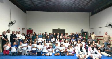 Alunos do projeto “Jiu-Jitsu para Todos” recebem kimonos Alunos do projeto “Jiu-Jitsu para Todos” recebem kimonos
