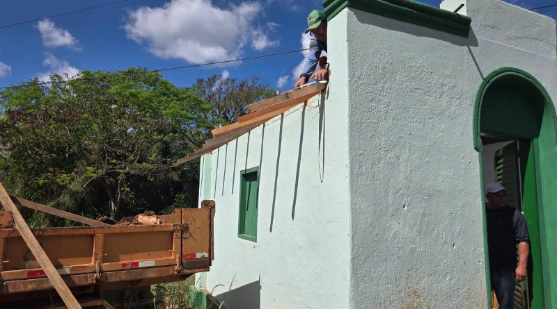 Prefeitura reforma Capela para projeto turístico