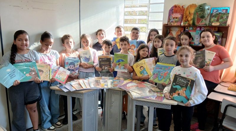 Escolas Municipais recebem novos livros