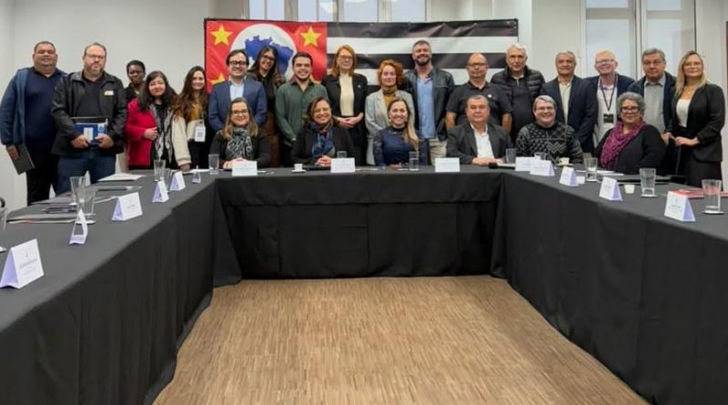 Prefeito participa de reunião na Secretaria Estadual de Turismo
